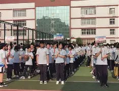 莱比锡赛前列队欢迎维尼修斯，尊重对手尽显风度！